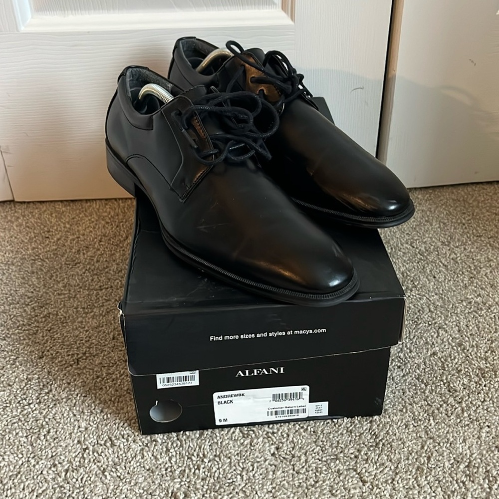 Alfani Mens Black Dress Shoes (size 9)